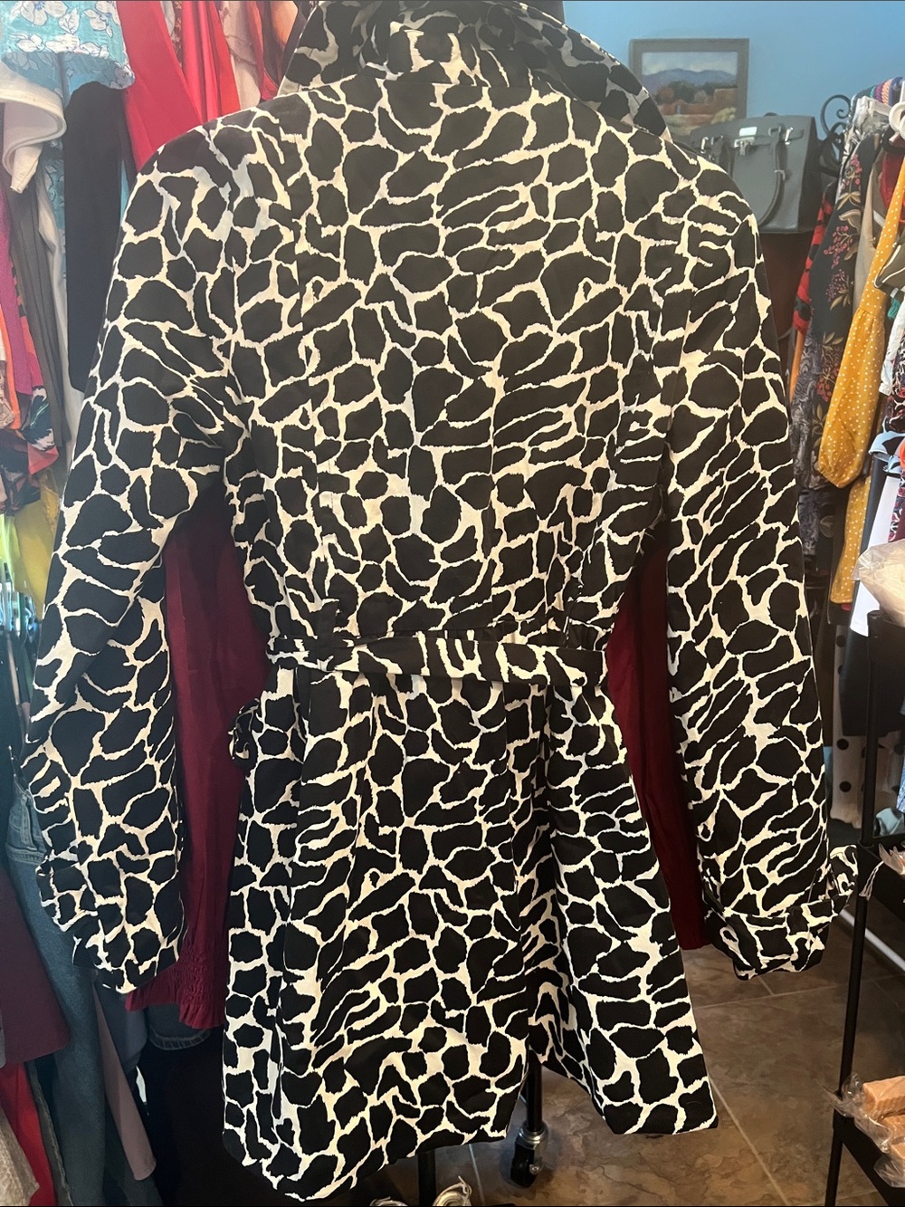Luii Black and Ivory Giraffe-Print Tie-Waist Long Sleeve Dress/Coat - Picture 3 of 3